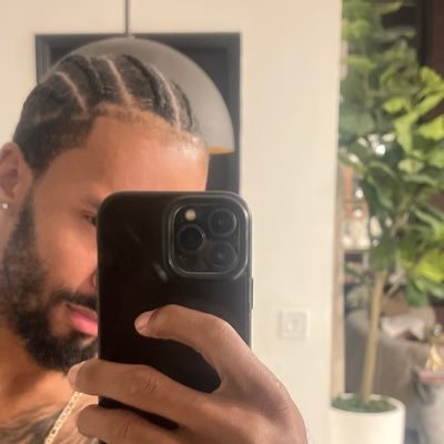 EFBxav's profile picture. The Main Character