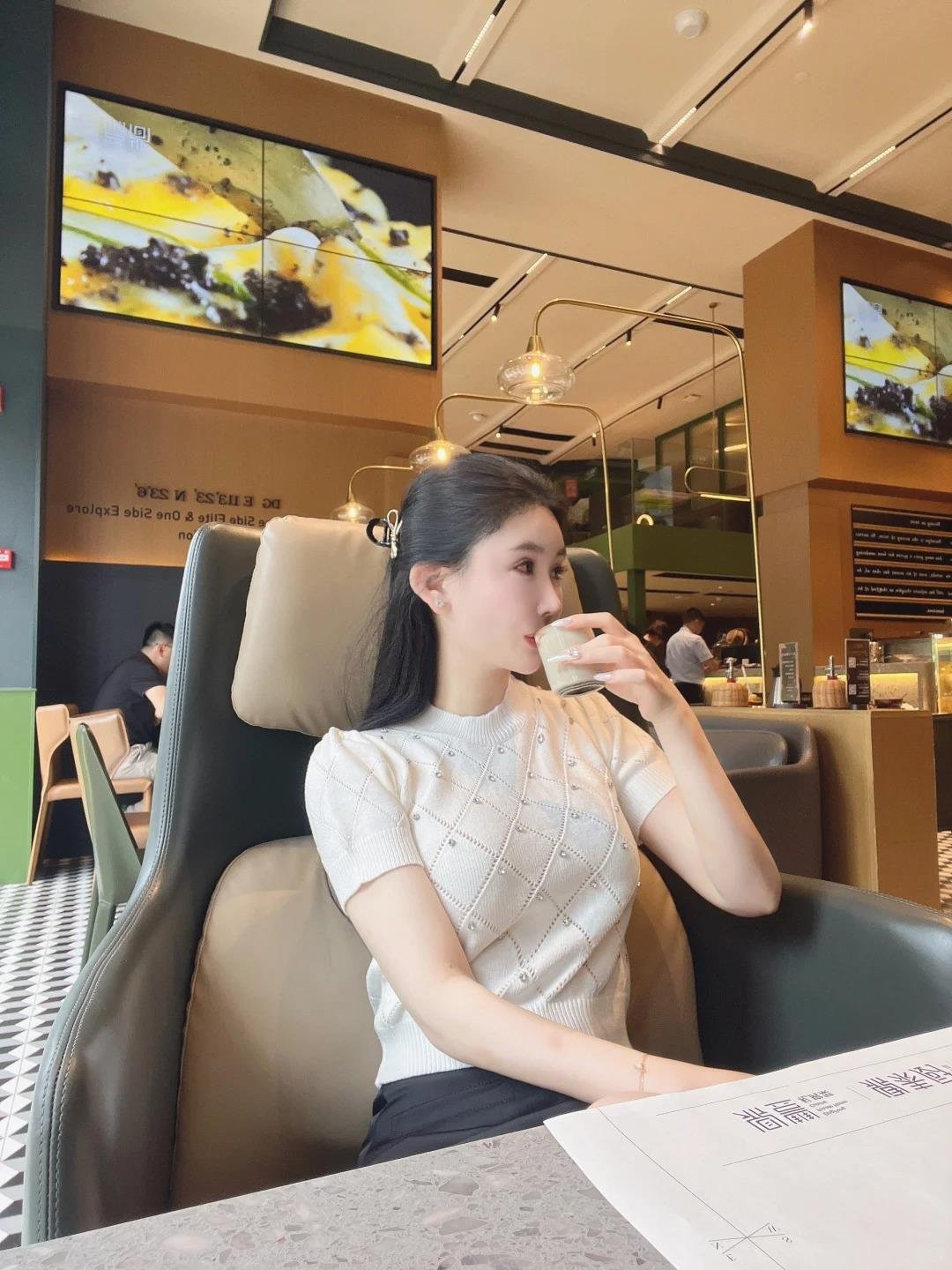 SaraSmith162959's profile picture. Handball player, shooting goals. Searching for a partner to play, practice, and enjoy the fast-paced game.