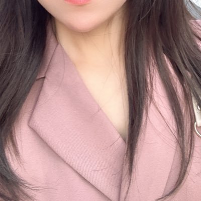 可愛いものがすきです👼🏻 20後半 美容💗 ︴コスメ💄 ︴韓国🇰🇷 ︴スキンケア🫧 ︴整形🪡 ︴グルメ🍽️ ︴旅行✈️ ︴Qoo10 VIP💎 ︴LIPSパートナー ︴元エステサロン勤務 ︴ 1st Strong-Au🍁 2nd Vivid-Wi❄️ 最初から呼びタメ大歓迎🤍