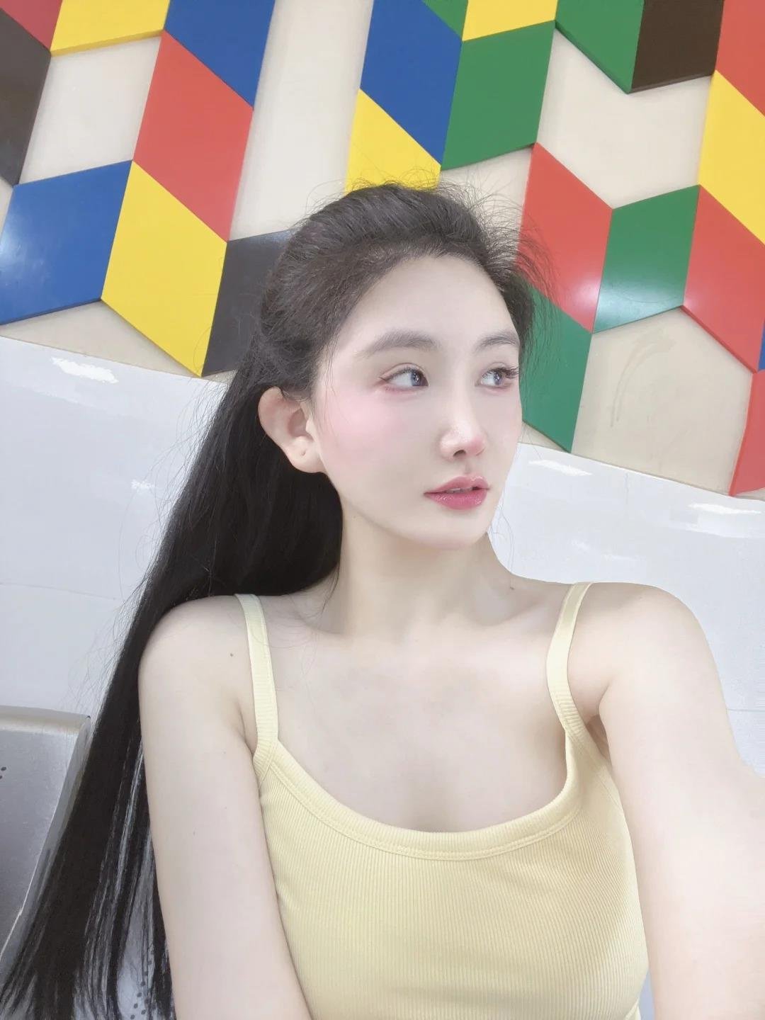 Fitness enthusiast who enjoys morning jogs and yoga sessions. Aiming to meet an active partner who values health, adventure, and a positive mindset.