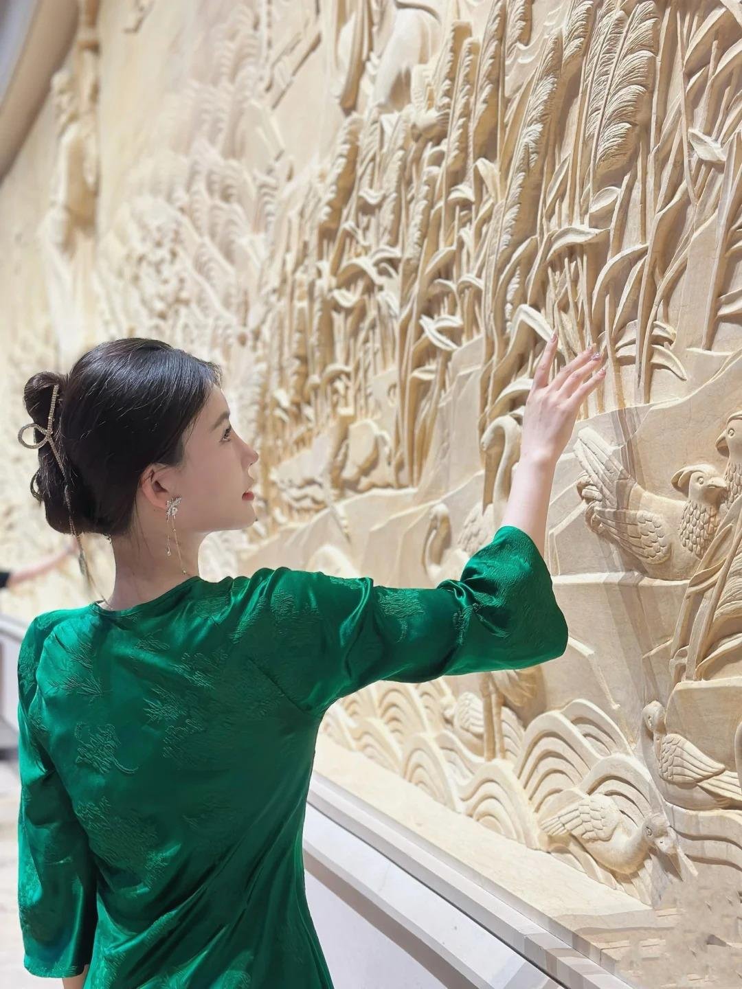 History buff, always exploring museums and ancient sites. Eager to find a partner to journey through time and discover historical treasures together.