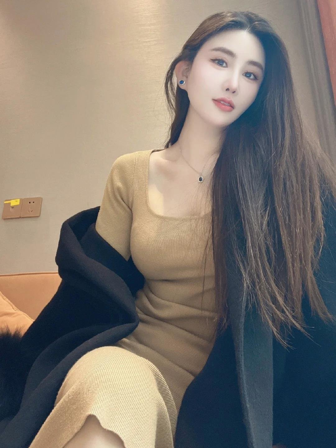 CandySnyde24960's profile picture. Seeking a partner who’s as passionate about life as I am. Let’s make every moment count.