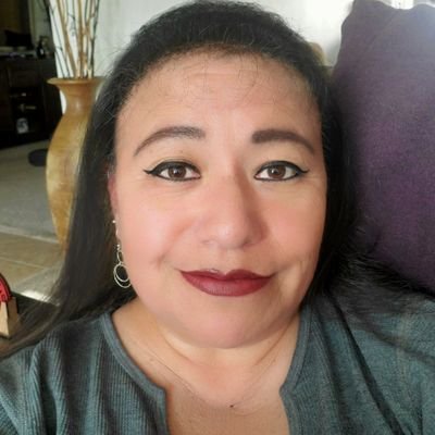 #StarWars enthusiast, #MakeSolo2Happen, ❤ pop-culture & anything nerdy/geeky, #catmom to Samson 😻 IG: valerie_gogo2, Bluesky: https://t.co/gttEUphhmU