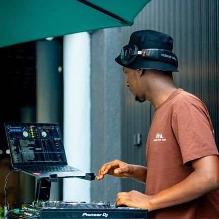 deejaygulain23's profile picture. 