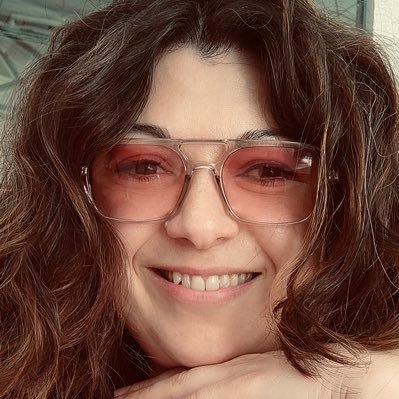Periodista. Hago comunicación en la Fundación Universidad de Valladolid. Tengo prohibido no vivir todo lo que me hace sentir bien.