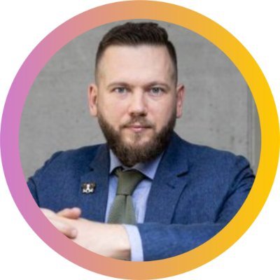 Jsem lovec lichvářů. Mé tweety jsou literární umělecké dílo a výkon politického práva. https://t.co/ike0Rw6EdE