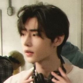 - estudante de dança •♡• moonstruck enthusiast . . . 🌔 Baby Engene | Multi ˚⋆。 main acc: @yejiniret
