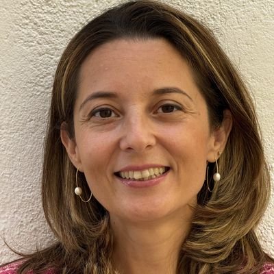 Advocada inquieta, mediadora, comunicadora. Apassionada per negociar solucions justes. Mare. Treballant per construir una societat millor.