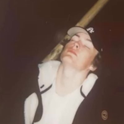 ~21
~Youtube Partner
~Ex Comp Player
~Good = good, better = cheater!