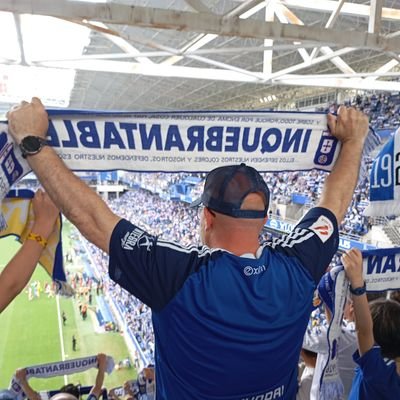 Militar en activo. Aficionado al rugby y al Real Oviedo, entrenador del Filo Rugby Club (Getafe) y ex Cisneros Reg. y del Real Oviedo Rugby. Asturiano en Madrid