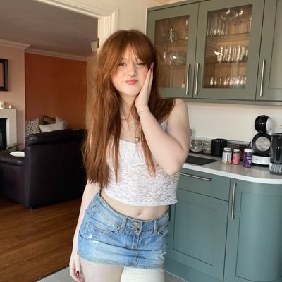 alexxandersonx's profile picture. 17 | london based | wlw