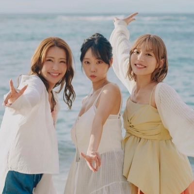 橋本梨菜(HASHIMOTO RINA)/青山ひかる(AOYAMA HIKARU)/河路由希子(KAWAJI YUKIKO)/3 人で活動するグラビアマルチユニット! イベント&クラブを盛り上げます♪新宿WARPで毎月イベント開催、YouTube登録者数約50万人突破! ※出演依頼(MC・DJ・VJ)はDMまで。