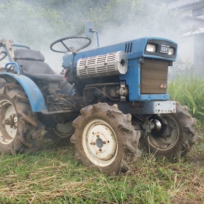 CARRY3551's profile picture. 還暦過ぎてからVマグナ250でカムバックしたもう少しで古希の爺さん👴。 バーグマン200を経て今乗ってるのはVTR250FとシグナスX2型 。 でも、バイクネタは少ないよ。 元々が雑多アカのなので色々な事をポストするので悪しからず📮