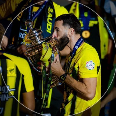 قُل شيئاً لطيفاً عن الحياة ، حاول أن تقنع البائسين بأن العمر سيُزهر ، والفرح إن طال رجاؤه سيأتي، والله يحب الصابرين .