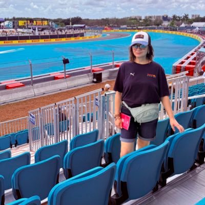 Tatitenjo's profile picture. #CoachCertificada • #Periodista • #DigitalThinker ▪︎ #Consultora ▪︎💜Jesús✝️• #F1 🏎️ • Peter 🐾 | Coaching + Comunicación | Asesoro a personas y empresas🔝