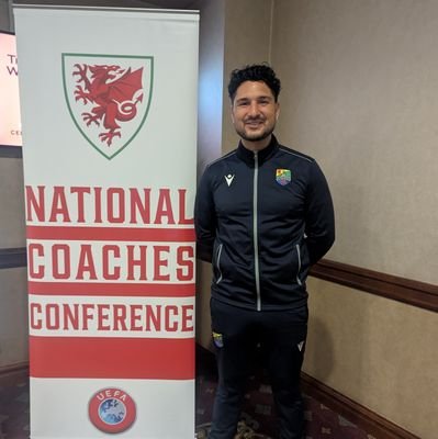 Hub-Dad-BigBro
#Cymranian 🐲🇮🇷
@cantonfballclub First Team Mgr & u13s🚺
@youth_county coach
#MUFC supporter