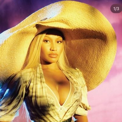 17 | respect fa da laaa | im the queen | *was* NickiOnika__