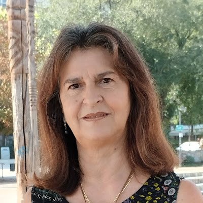 Secretaria de Cultura y Movimientos Sociales, del PSOE, vocal de Igualdad. Vocal del Consejo de la Mujer.
Escritora y poeta .
Siempre PSOE 🌹🌹