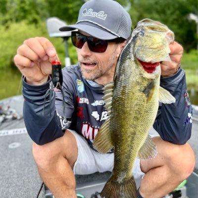 @bassmaster Pro Angler 😎🎣 @MISSILE_BAITS Owner * Family Dude 👨👩👧👧 Proud American 🇺🇸 High Fiver 🖐🏼 “Be good or be good at it.”