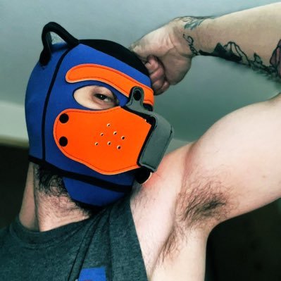 NSFW 18+ fetish content creator and enthusiast. Size 12 paws into all things musky ripe smelly and manly. 5$ Onlyfans 🧦🦶🏻