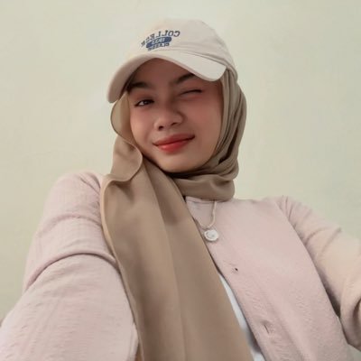 ataxctw's profile picture. biya's college journal!🦉| Literature 🇬🇧