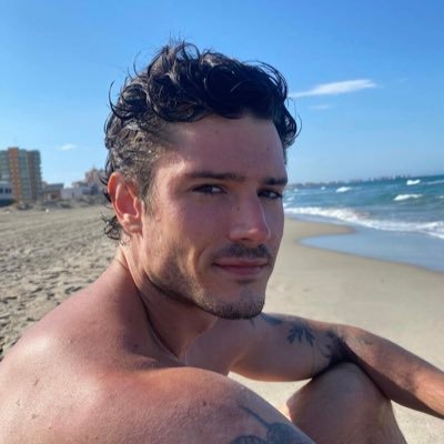 reguetoneritox's profile picture. ¿Qué se te perdió?