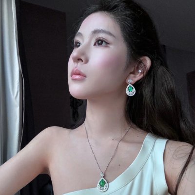 Be a calm person, be a kind person, be a person who has a smile on his face and happiness in his heart.
Hobbies: Traveling, talking about stocks