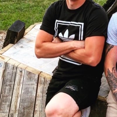 He/Him. 27yo straight. Hard & soft kinks and yeah pfp is me.