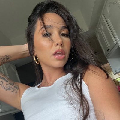 OliveRolda16731's profile picture. “If you’re reading this, it means I hit rock bottom. I finally caved and made a dating profile. Don’t let my efforts be in vain. At least message me a ‘Hi’