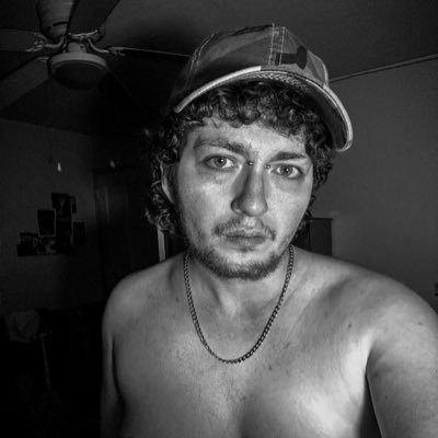 26 / queer transmasc / a collection of things that turn me on