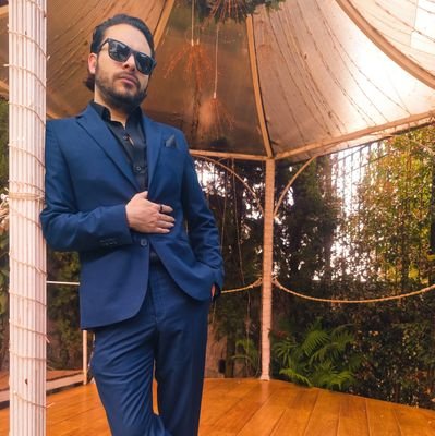 Arpista, cuatrista, bajista.......... Tratando de filosofar en mis ratos libres (como si tuviera muchos)
Sin la música, la vida sería un error!!!