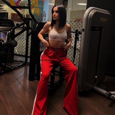 schlimazelif's profile picture. Hayatta yegane varlığım ve servetim Türk olarak doğmaktır