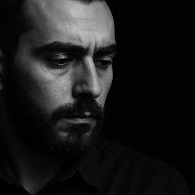 شاعر أرقته الأغنيات
صدر لي :
#ويسألونك_هل_تحب
متوفر لدى : @darhorof