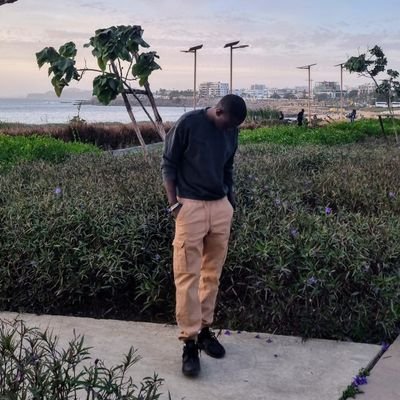 sieurba's profile picture. free thinker // foolish enough to believe in humans  ~