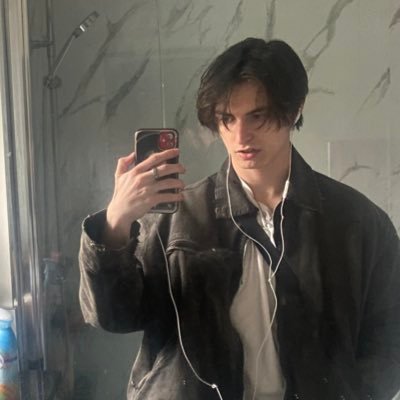 YJBli's profile picture. 22