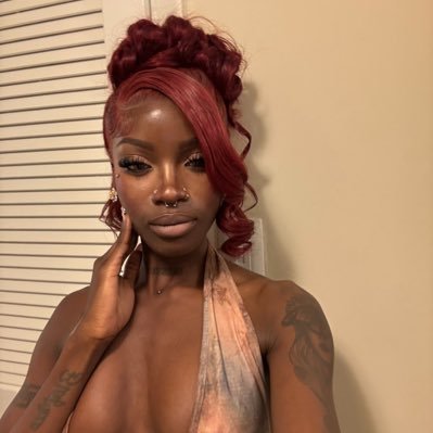 elianaawb's profile picture. IG: elianaawb