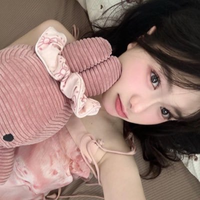 Faiiy's profile picture. I build a home from things that fade — old ribbons, rose petals, handwritten dreams — because beauty, to me, is what lingers. ₊˚ʚ♡ɞ˚₊