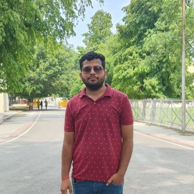 myselftiwarijii's profile picture. ✍️