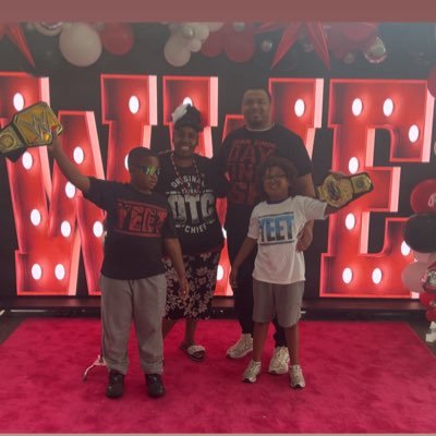 I Love ❤ God I'm a fan @Aaliyah @NipseyHussle 🏁💙 @LaurenLondon 💜👑@JohnCena @WWERomanReigns @WWE @NikkiAndBrie @Chiefs @Usher @TheTrinity_Fatu💚🩷 @WWEUsos