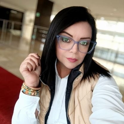 Periodista venezolana en Venezuela. 🇻🇪 Mamá de dos. ❤️ Tome agua, trabaje, duerma y no se meta en la vida ajena.