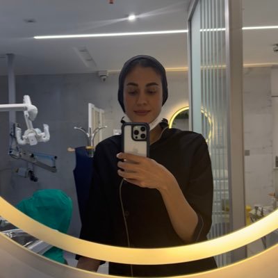 atoosaabbasian's profile picture. my name is atoosa.I’m a dentist. my favorite part of my body is my height.