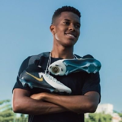 I'm just that Guy 🥇 Football insights 🚨 Tech 👨💻 ⚛️ 🕸️ Lifestyle 👷♂️x♟️