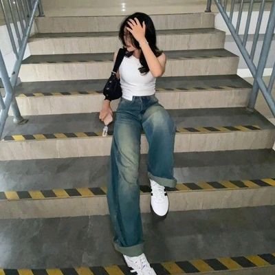 helenoisme's profile picture. one push vafe, chat satu menit balas 10 jam:')