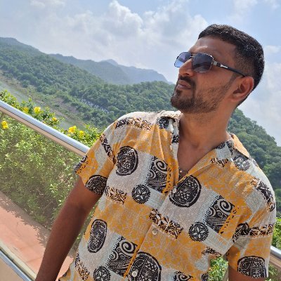 FATHER of 2 / IT majdoor / Cinephile/Sapiosexual/ Proud Punekaar... Just not in that order... ☺