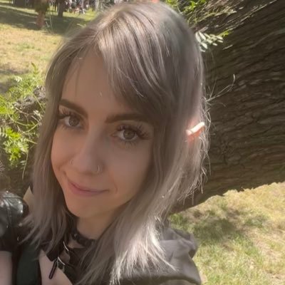 thornofiris's profile picture. ✨your girlypop npc✨ 🏳️🌈 (L)GBT 🪲 Entomology 🎃 Horror