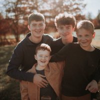 Lauren Linhart (@linhartboymomx5) 's Twitter Profile