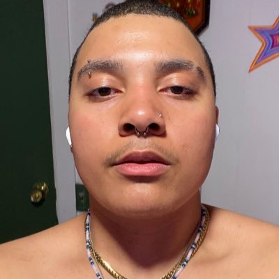 20 he/him 🇹🇹🏳️⚧️👨🏿❤️💋👨🏽 🇸🇩🇨🇩🇵🇸 I love to sing