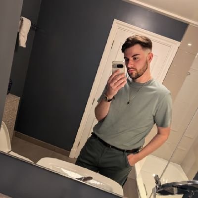 bobbyfarmz's profile picture. he/him