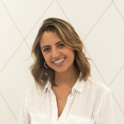 Desde España con esencia latina. Psicóloga, reclutadora IT y emprendedora explorando el marketing digital. Estrategia con sentido humano ✨