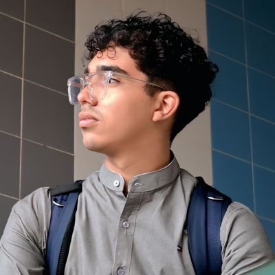 VasquezFlores_'s profile picture. 🏔 ¡Andino de origen, y gocho hasta las medias! 
🏫 Ulandino, Diseño Industrial 💙 ¡No hay límites para ser creativos!